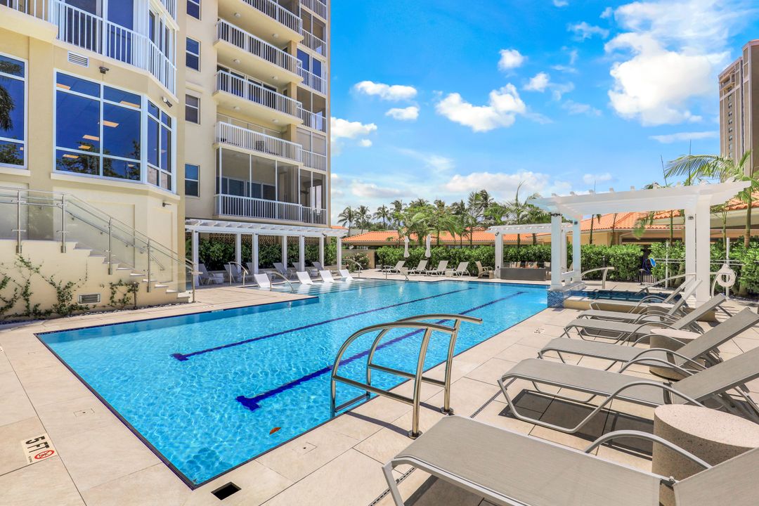 6585 Nicholas Blvd #905, Naples, FL 34108