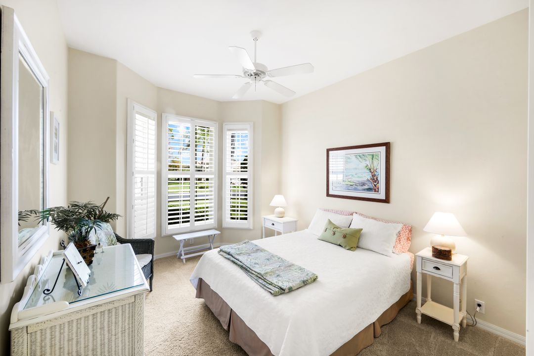 462 Preswick Ln, Naples, FL 34120