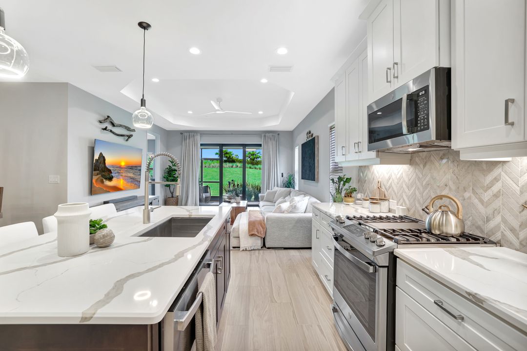 4621 Centaurus Cir, Naples, FL 34120