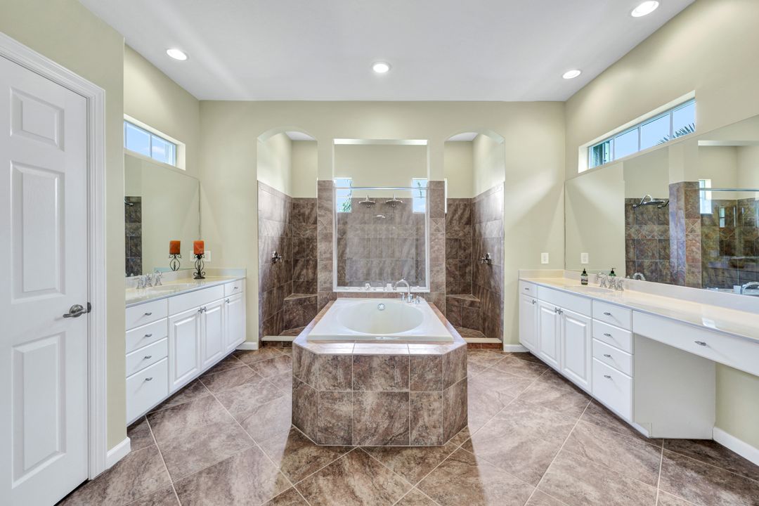 11921 Heather Woods Ct, Naples, FL 34120