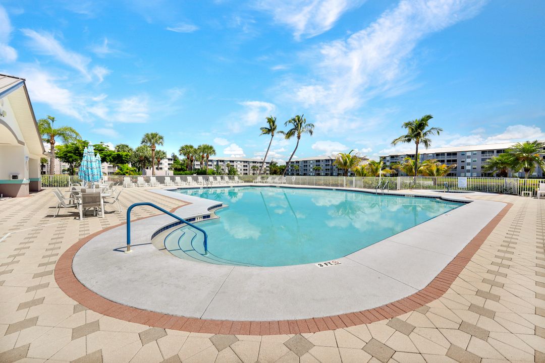 16615 Lake Cir Dr #427, Fort Myers, FL 33908