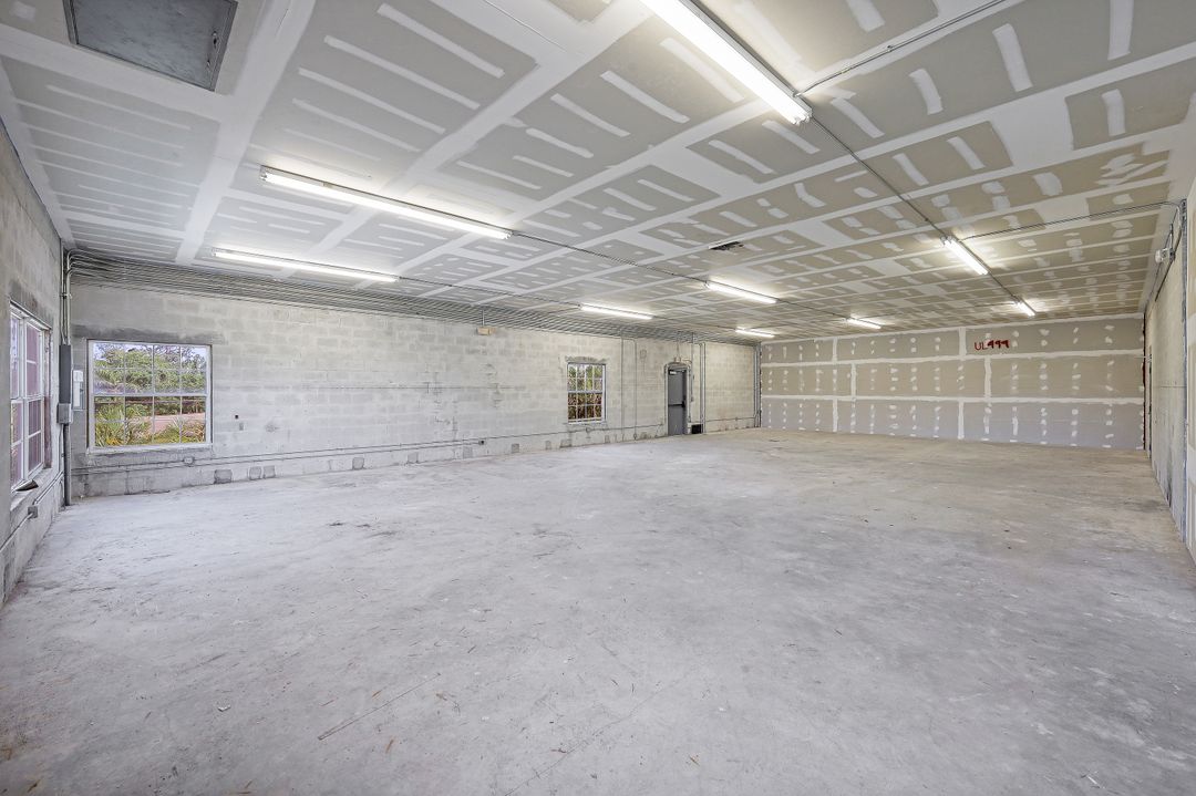 11387 Tamiami Trail E, Naples, FL 34113