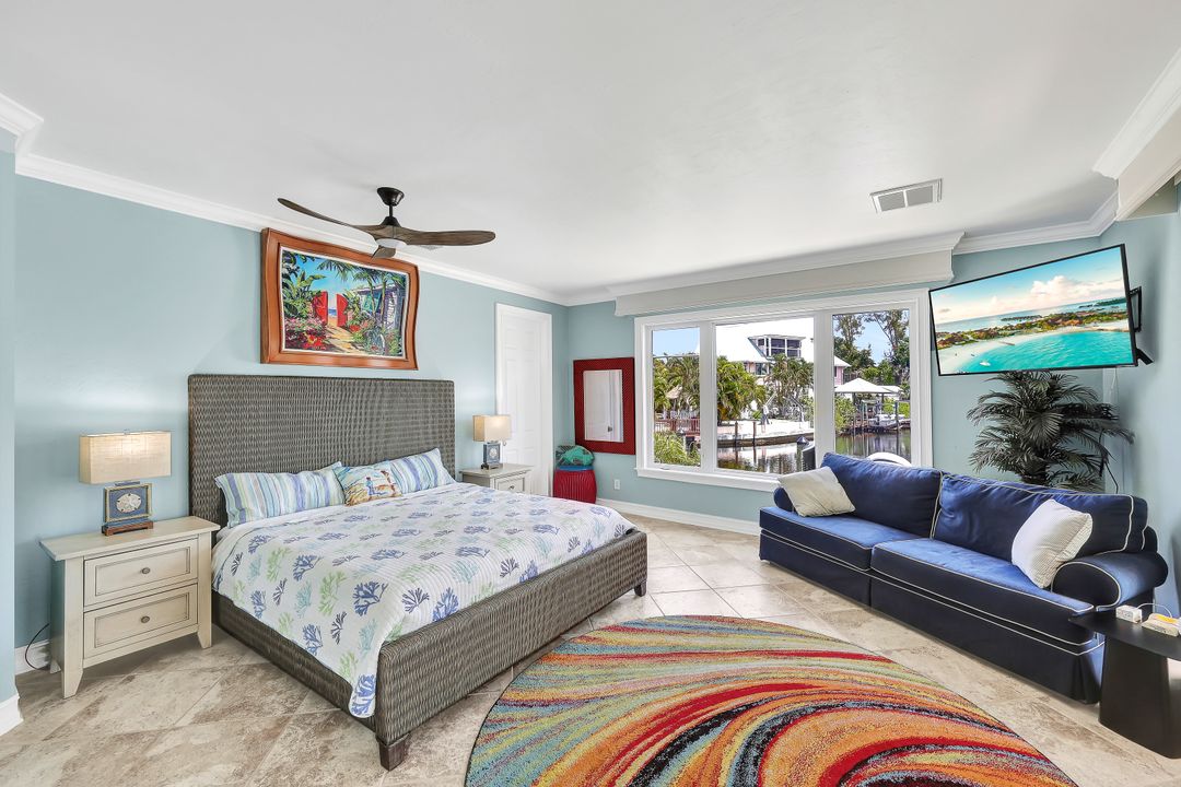 2631 Riverview Dr, Naples, FL 34112