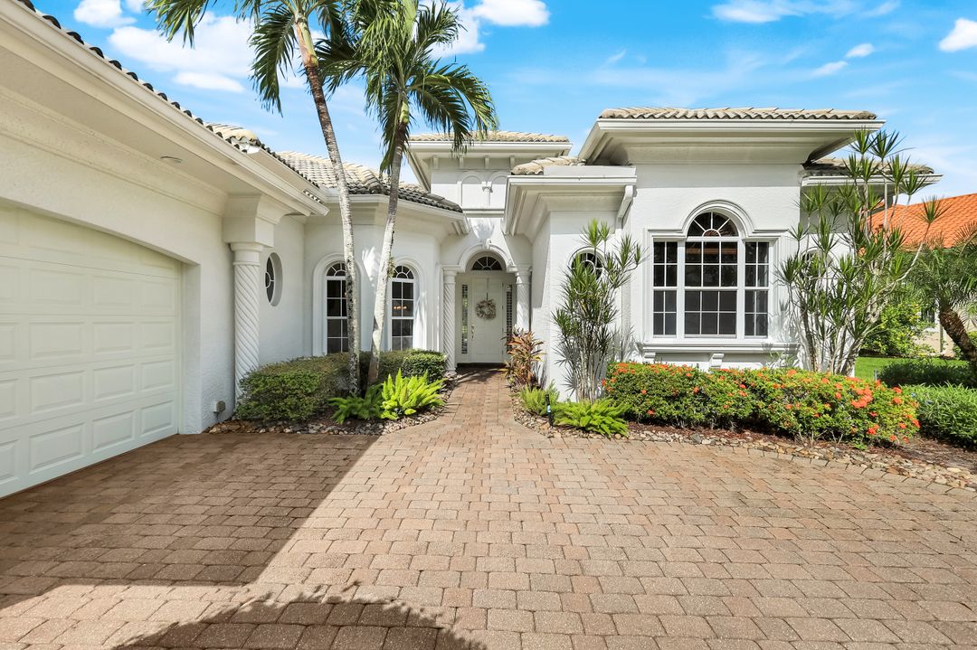 5799 Hammock Isles Dr, Naples, FL 34119
