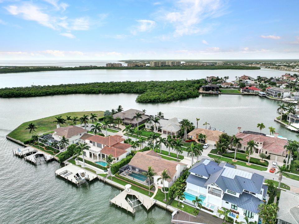 665 Rockport Ct, Marco Island, FL 34145