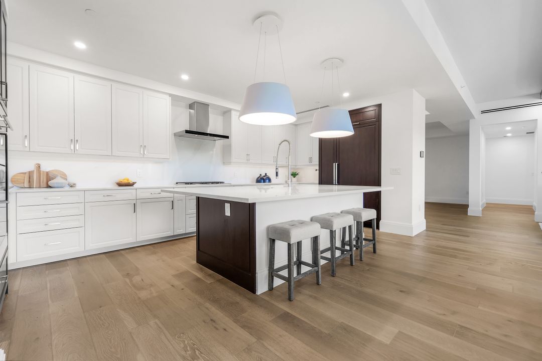 1130 3rd Ave S #211, Naples, FL 34102