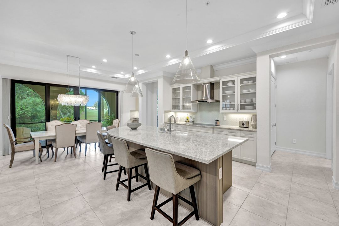 2534 Windward Ct #15-101, Naples, FL 34112