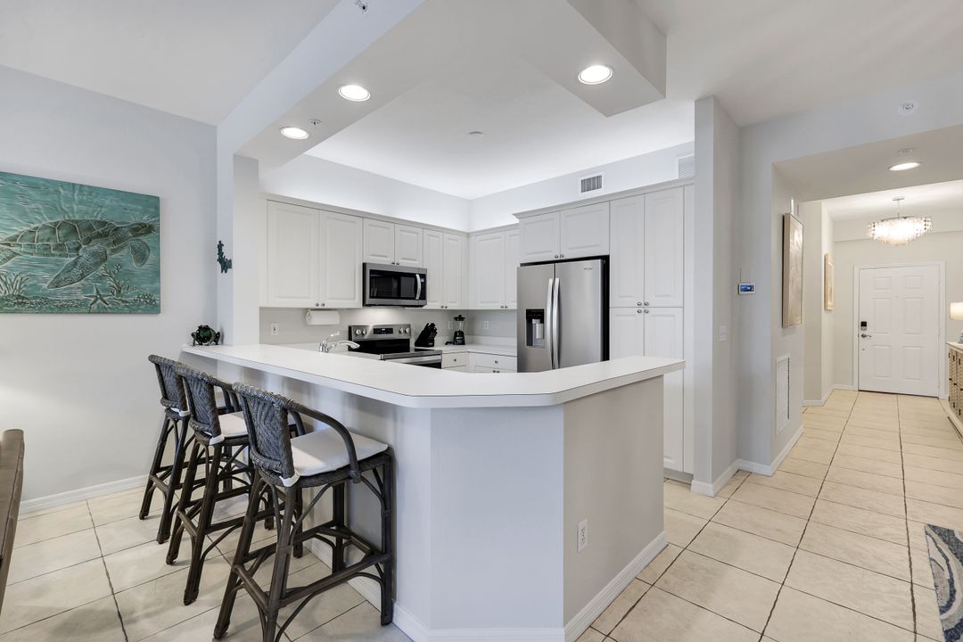 460 Launch Cir #202, Naples, FL 34108