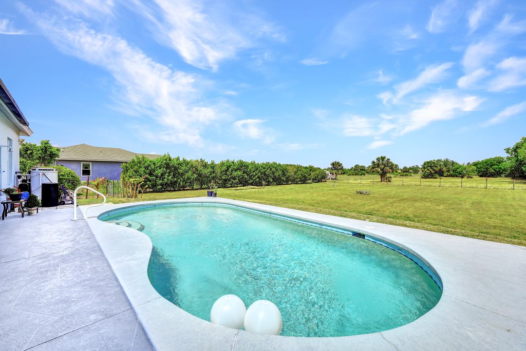 2525 39th Ave NE, Naples, FL 34120