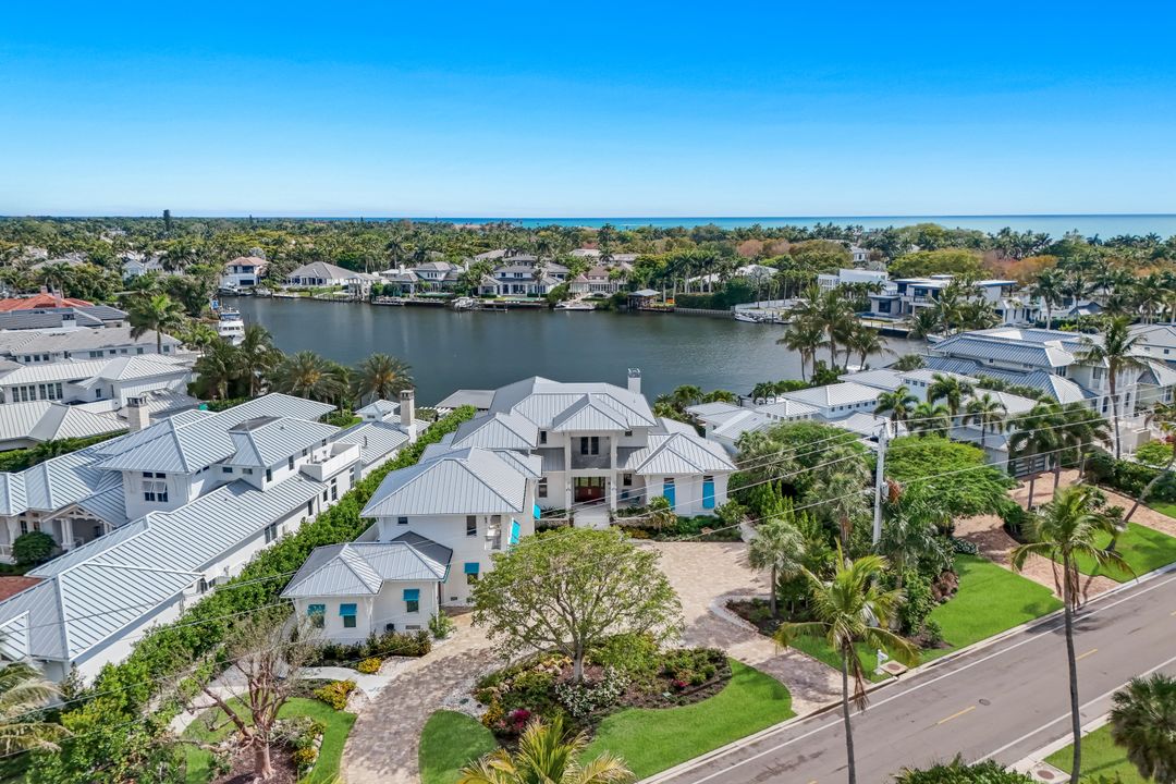 380 18th Ave S, Naples, FL 34102