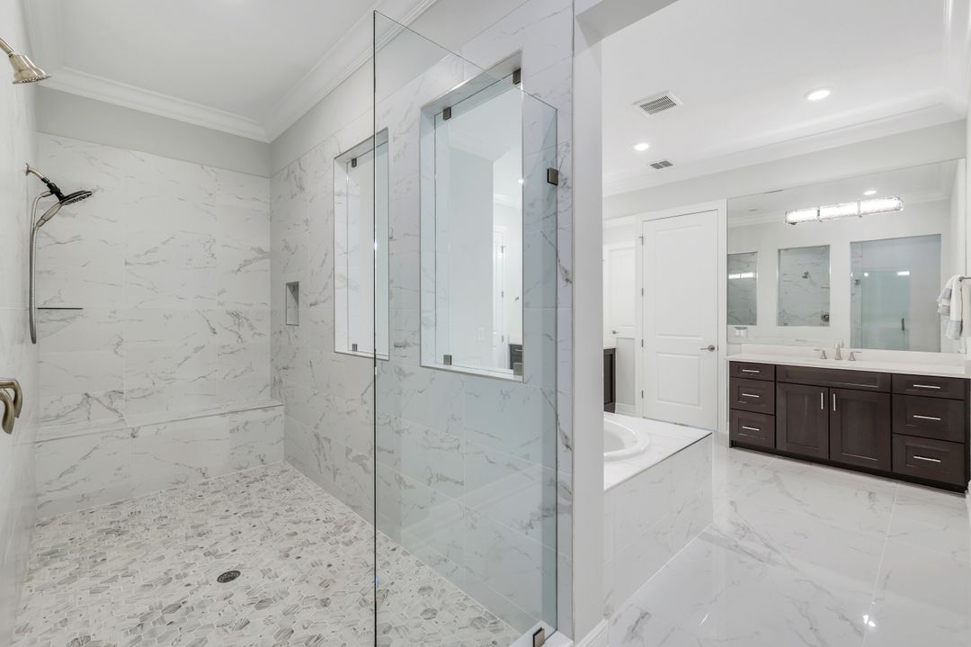 2488 Breakwater Wy #13-201, Naples, FL 34112