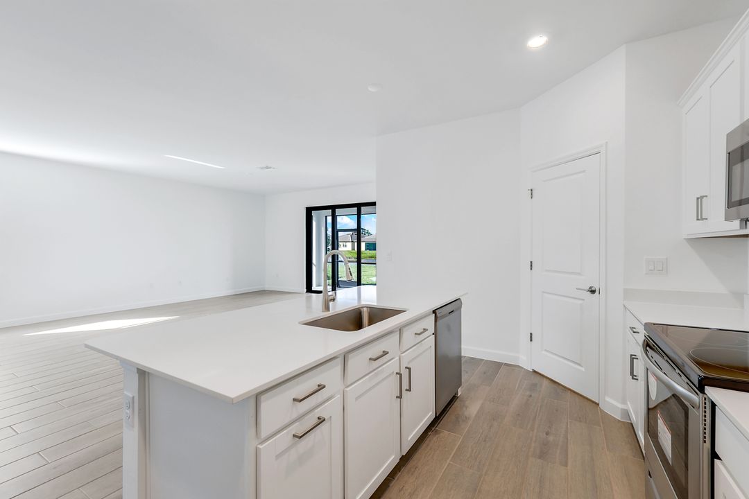 13838 Hunter Oak Dr, Fort Myers, FL 33913