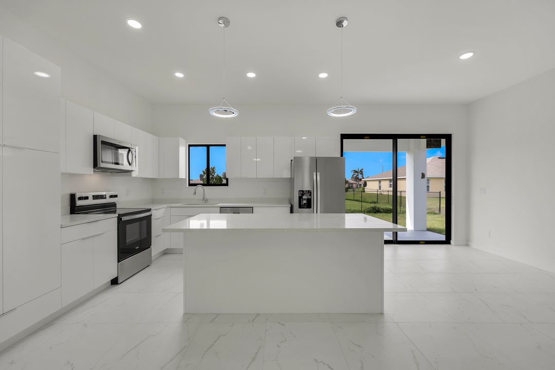4138 NE 23rd Ave, Cape Coral, FL 33993