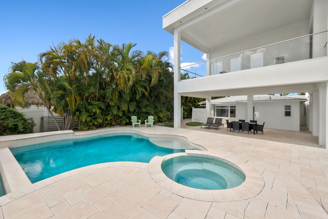 2302 SE 28th St, Cape Coral, FL 33904