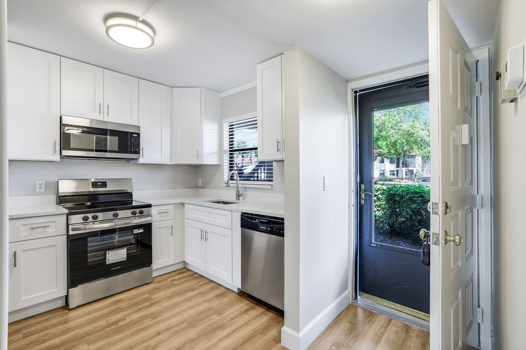 4346 27th Ct SW #101, Naples, FL 34116