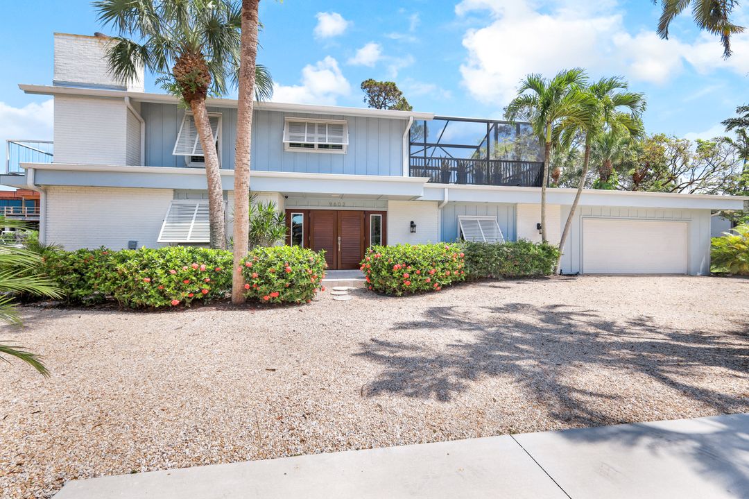 9602 Vanderbilt Dr, Naples, FL 34108
