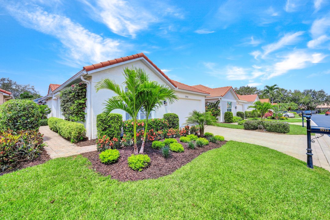 5910 Almaden Dr, Naples, FL 34119