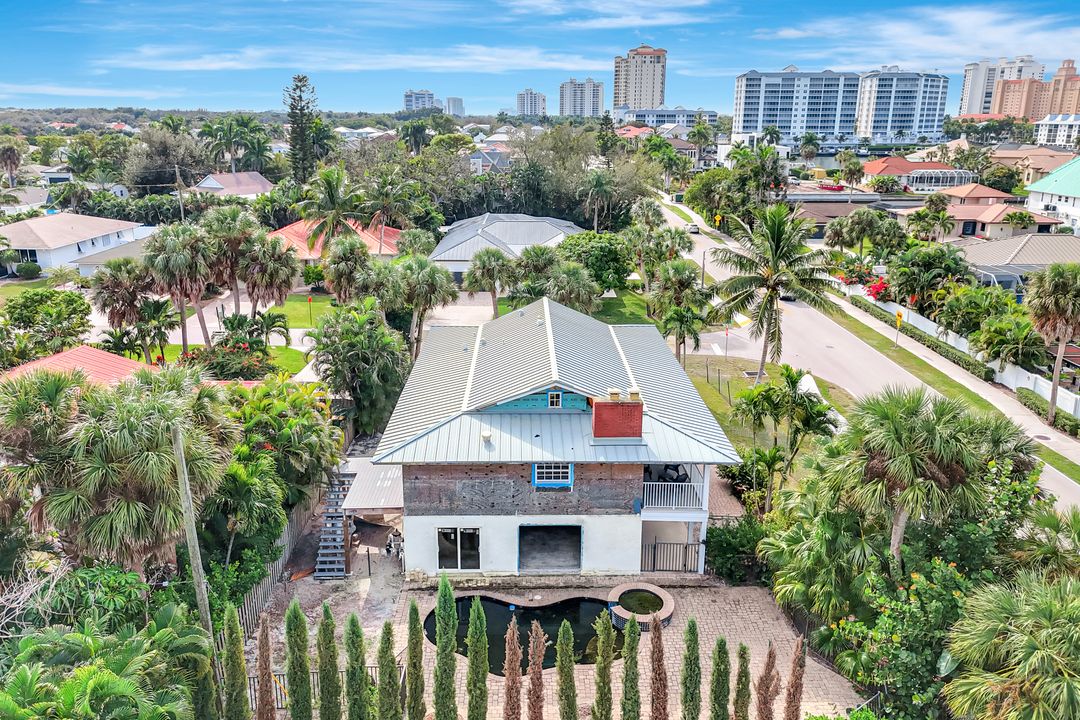 9500 Vanderbilt Dr, Naples, FL 34108