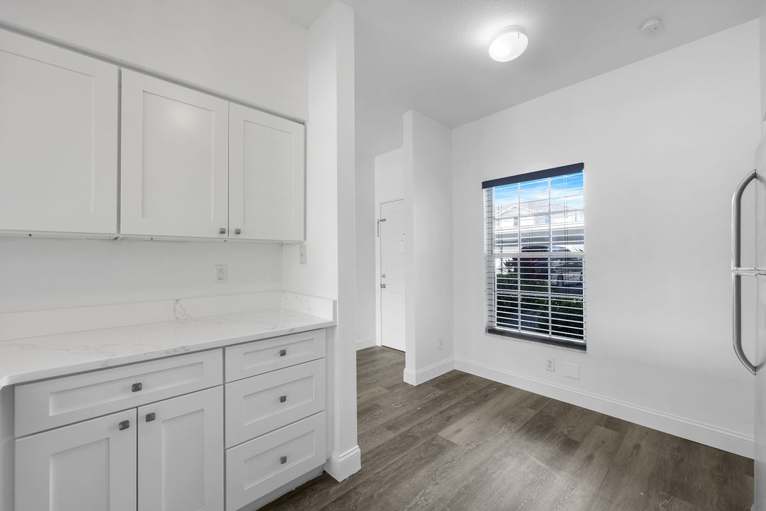 3250 Cypress Glen Way, Naples, FL 34109