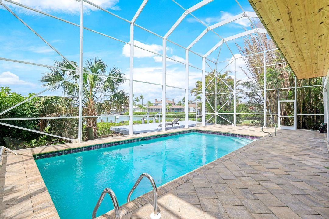 418 Panay Ave, Naples, FL 34113