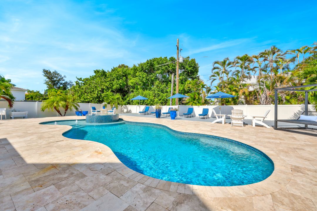 535 93rd Ave N, Naples, FL 34108