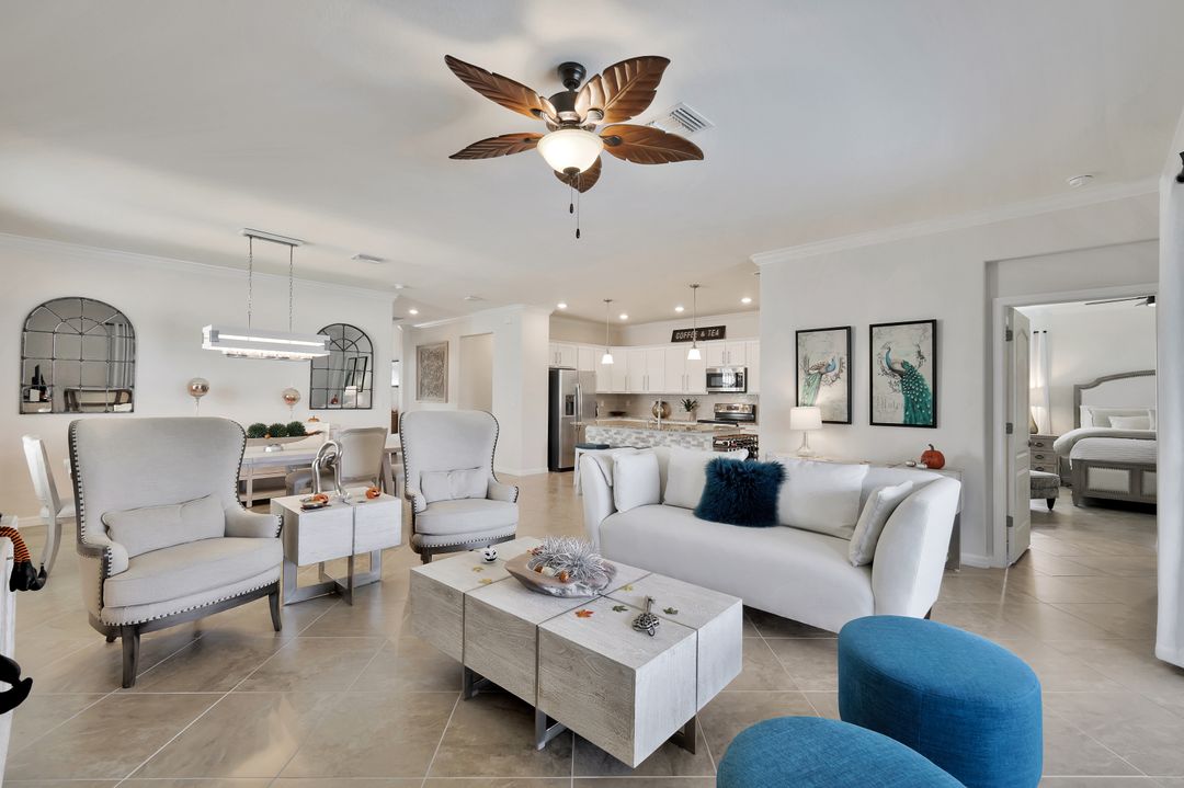 9207 Shadow Oak Ln, Naples, FL 34120