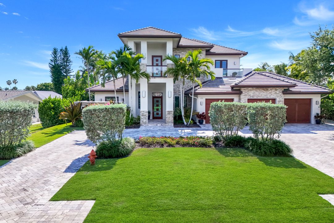 875 Wedge Dr, Naples, FL 34103