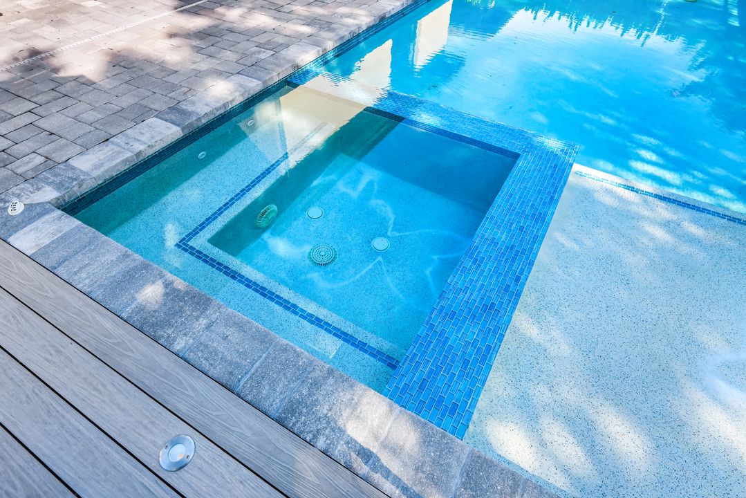 9445 Glenforest Dr, Naples, FL 34120