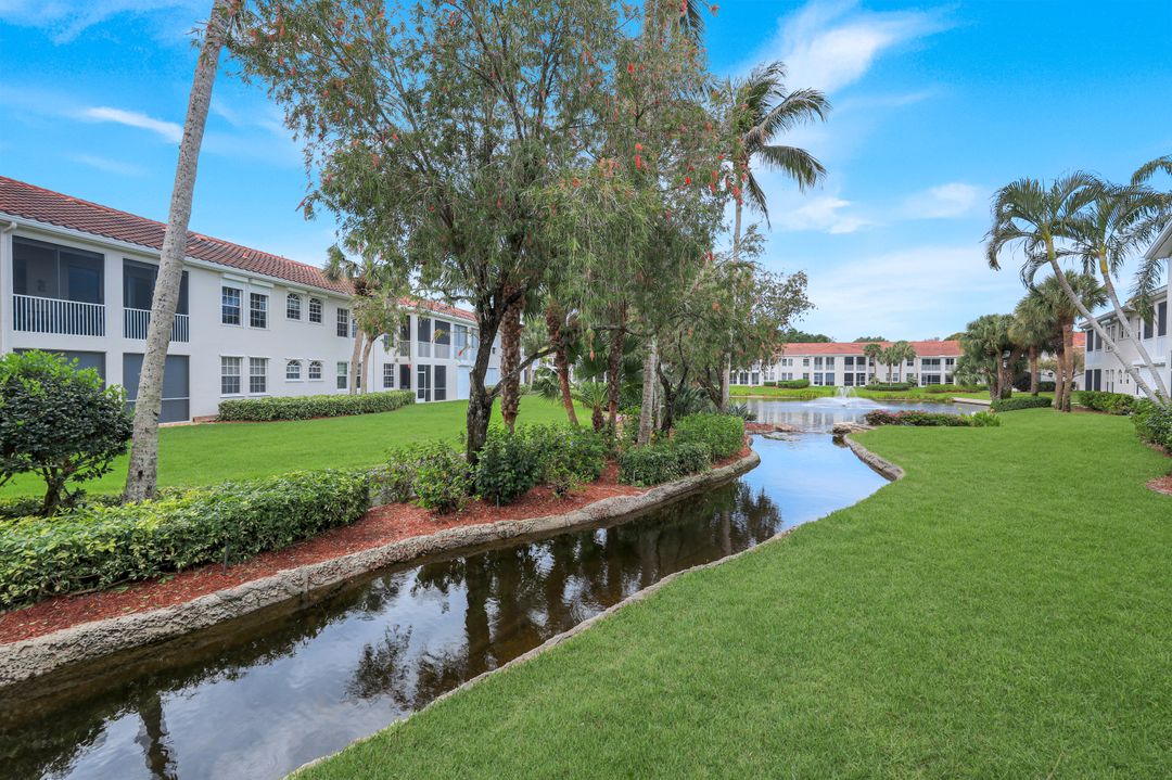 400 L'Ambiance Cir #104, Naples, FL 34108
