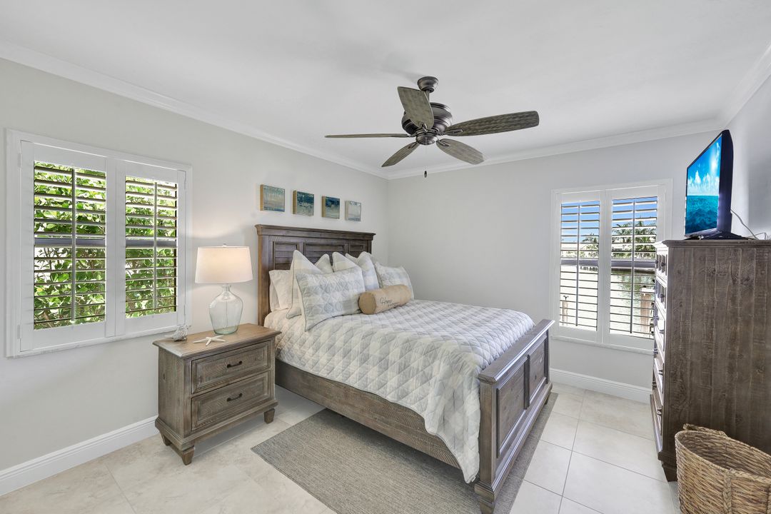 665 Rockport Ct, Marco Island, FL 34145