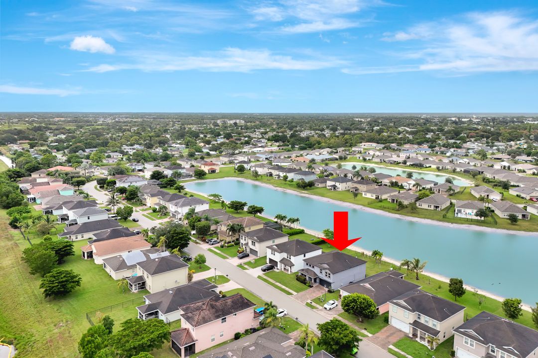 10337 Canal Brook Ln, Lehigh Acres, FL 33936