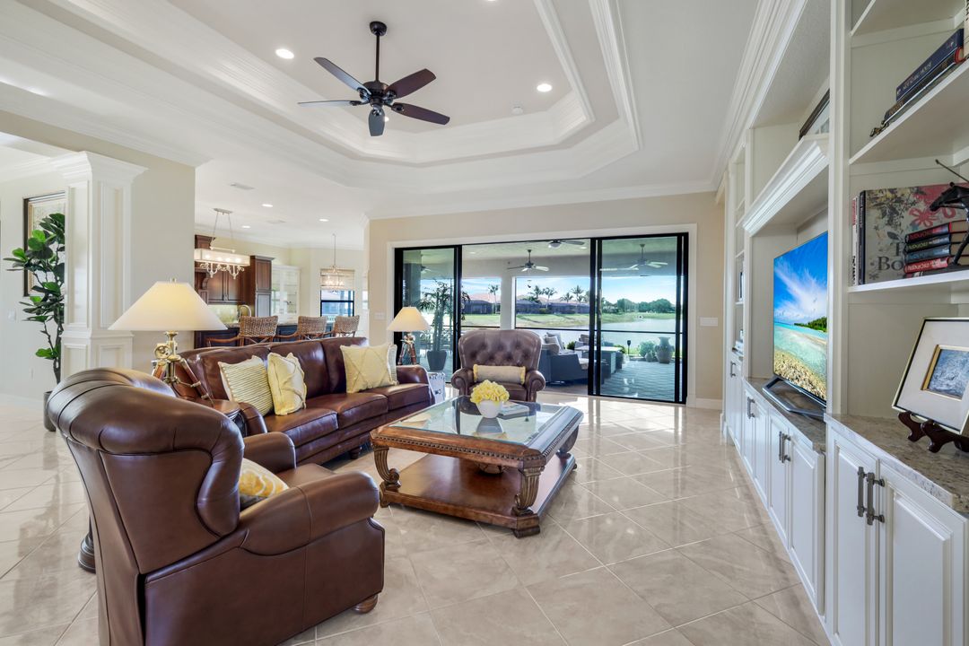 2915 Cinnamon Bay Cir, Naples, FL 34119