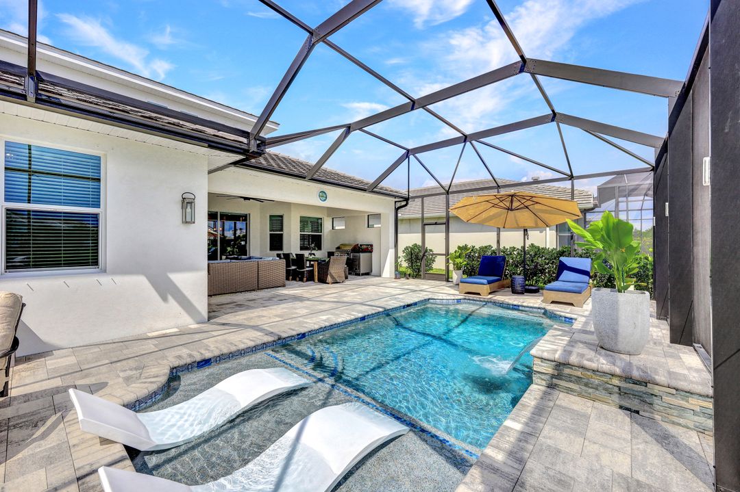 9074 Montserrat Dr, Naples, FL 34114