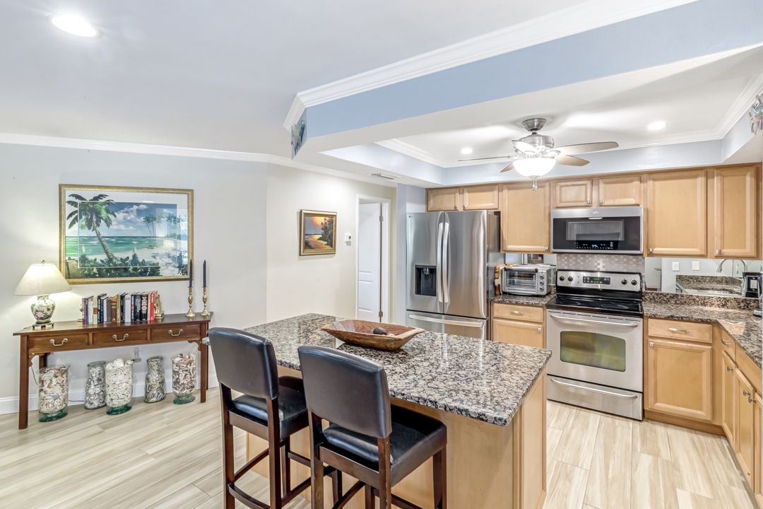 4459 Lakewood Blvd, Naples, FL 34112