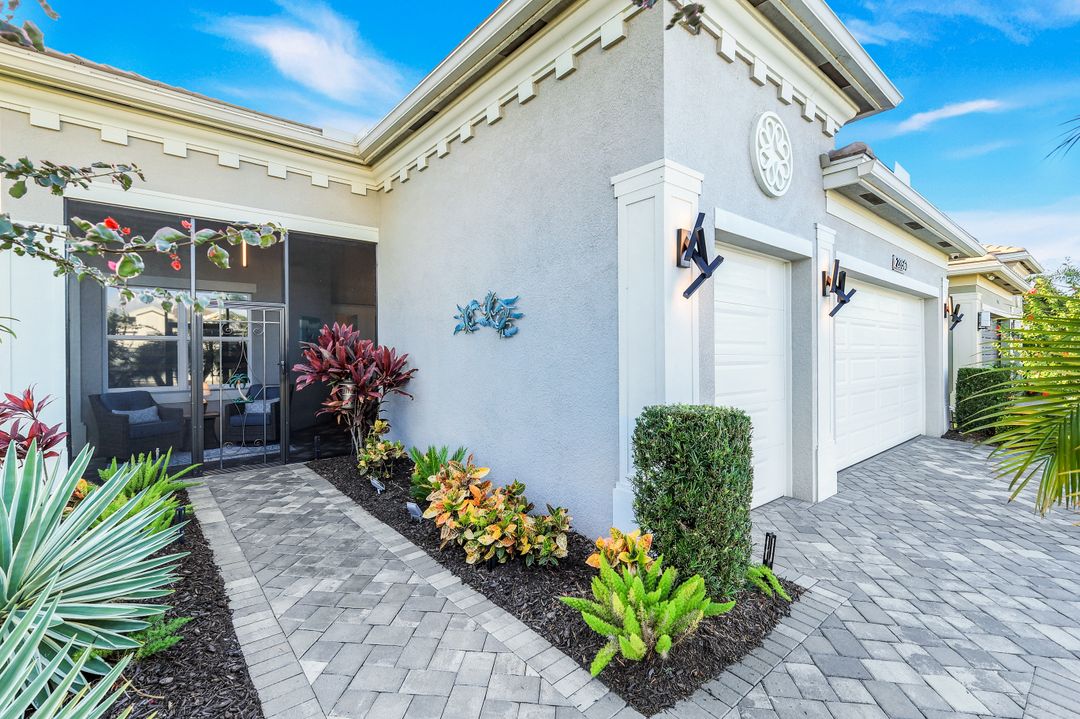 28560 Twain Dr, Bonita Springs, FL 34135