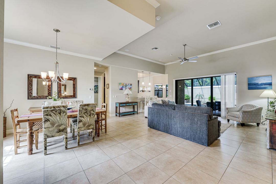 1221 Briarwood Ct, Naples, FL 34104