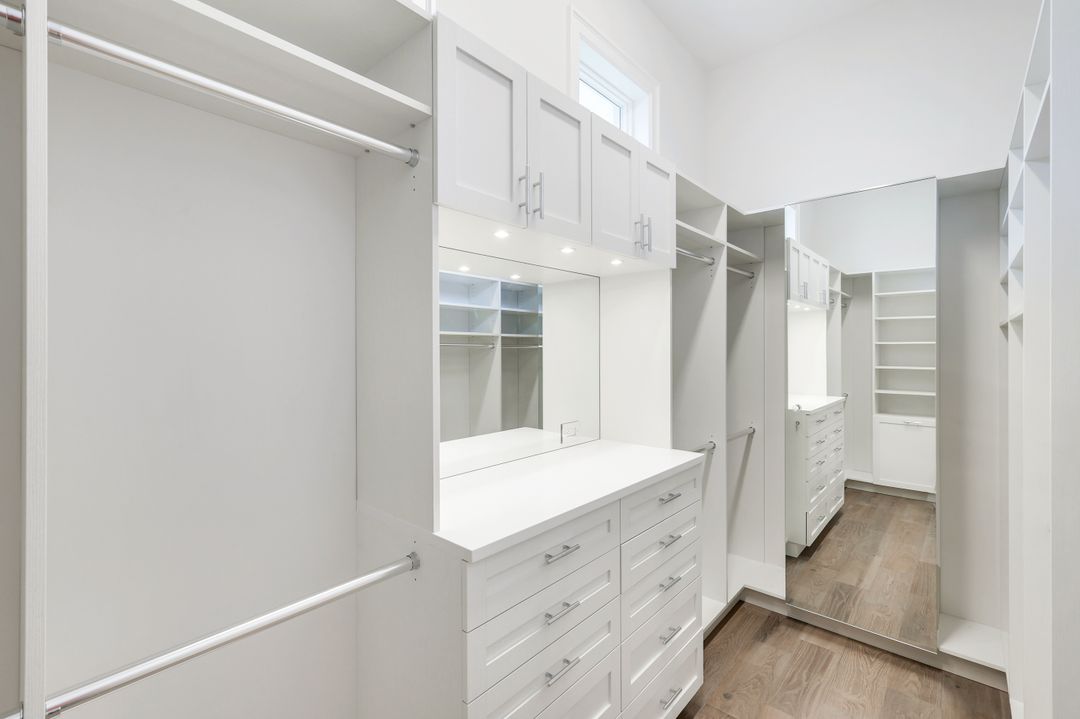 16716 Enclave Cir, Naples, FL 34110