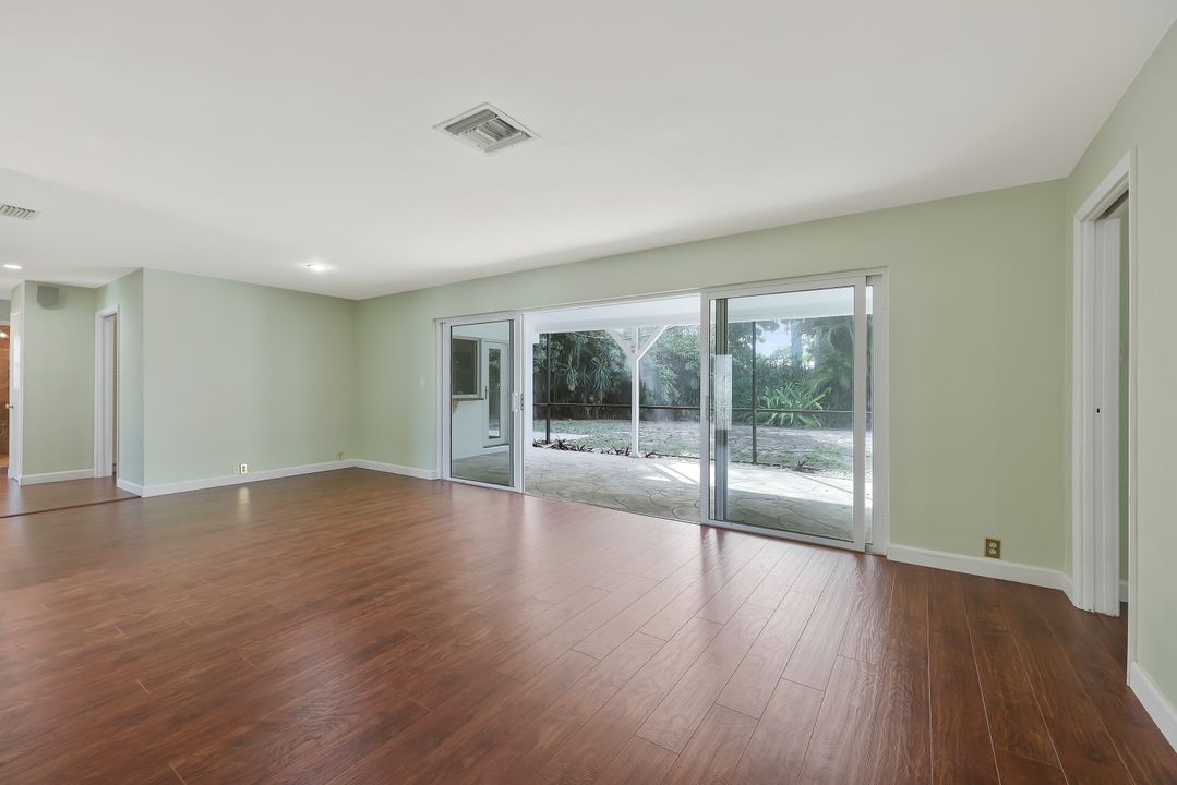 523 E Valley Dr, Bonita Springs, FL 34134