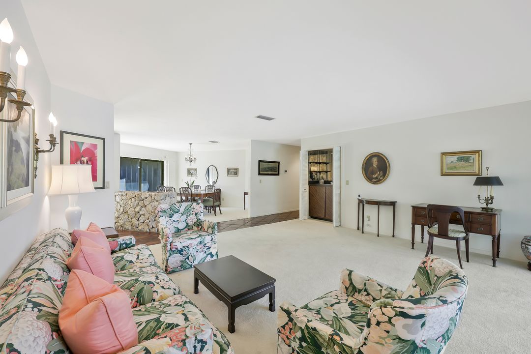 700 Bald Eagle Dr, Naples, FL 34105