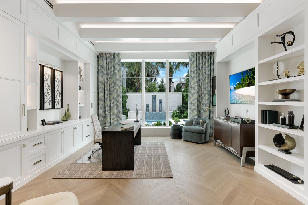 2075 Gordon Dr, Naples, FL 34102