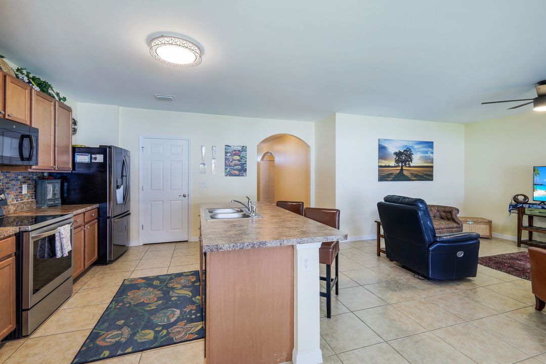 2933 SW 7th Pl, Cape Coral, FL 33914