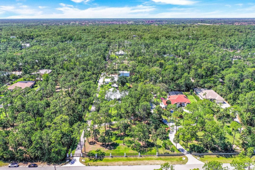 6010 Standing Oaks Ln, Naples, FL 34119