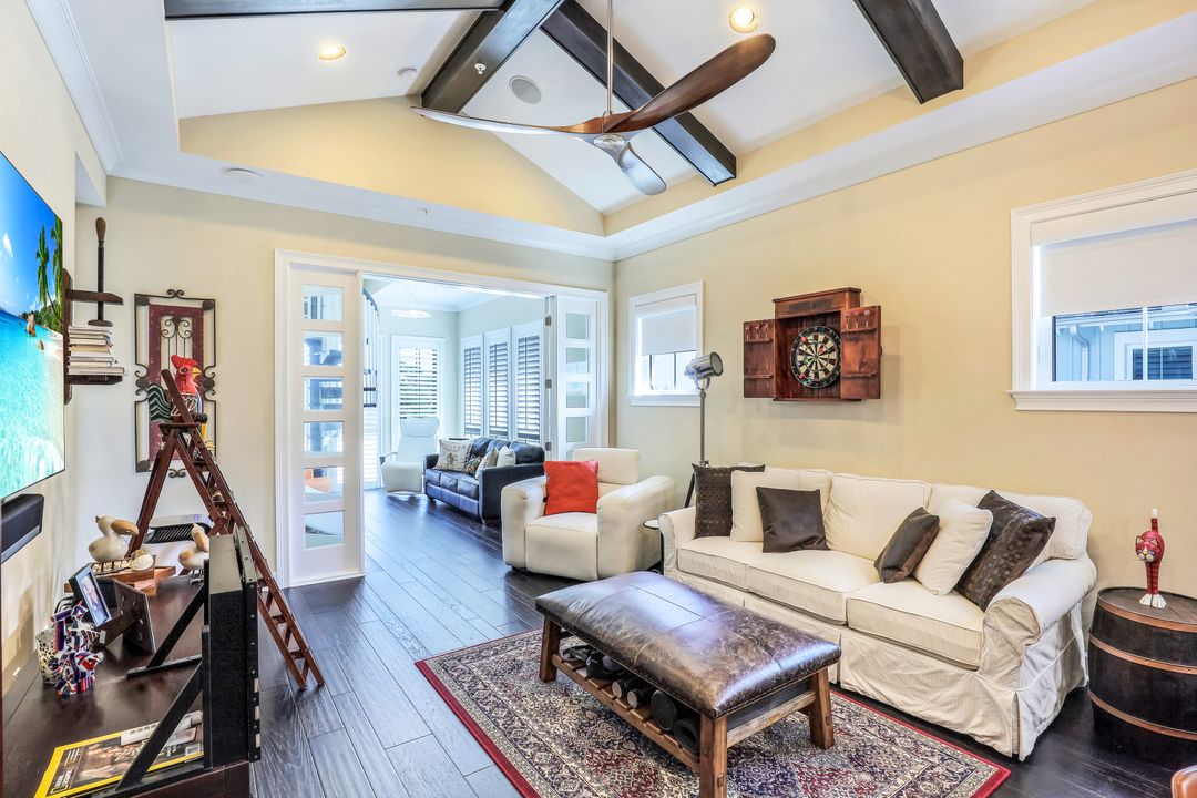 6577 Dominica Dr, Naples, FL 34113