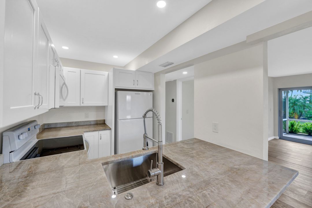 330 Kon Tiki Dr #D-1, Naples, FL 34113