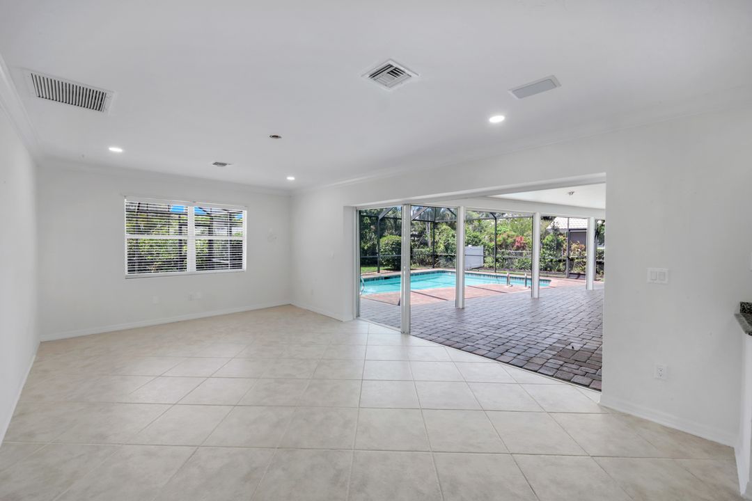 750 Southern Pines Dr, Naples, FL 34103