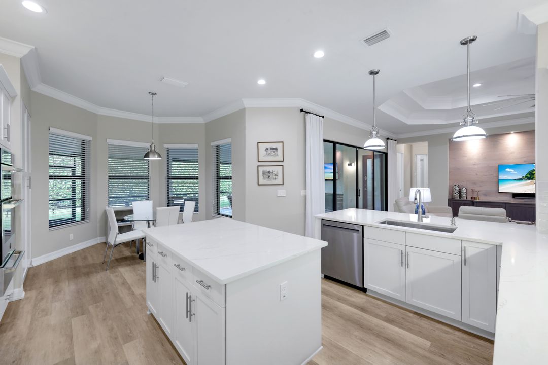 3927 Torrens Ct, Naples, FL 34119