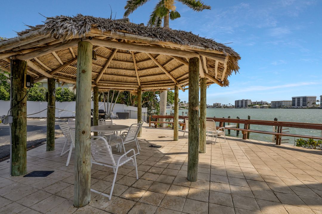 354 Harbour Dr, Naples, FL 34103