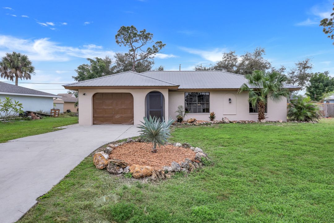 9052 Murcott Dr W, Fort Myers, FL 33967