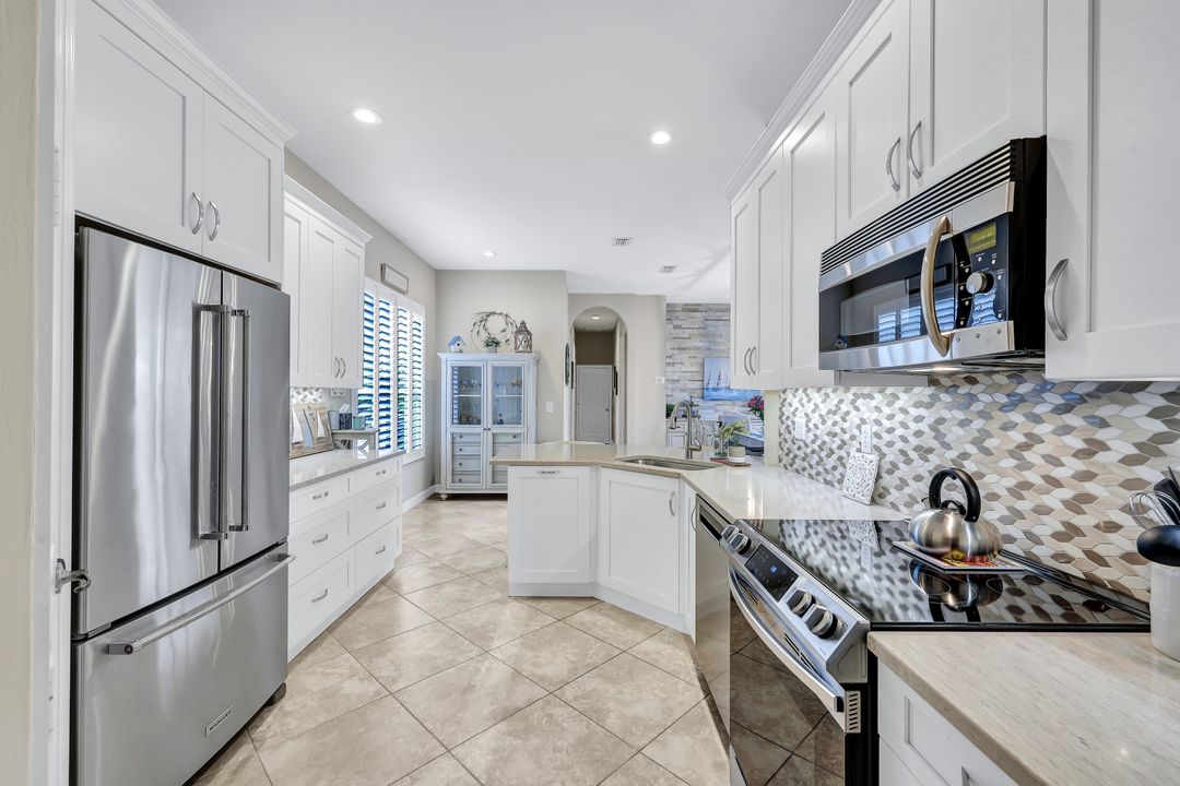 6006 Highwood Park Ln, Naples, FL 34110