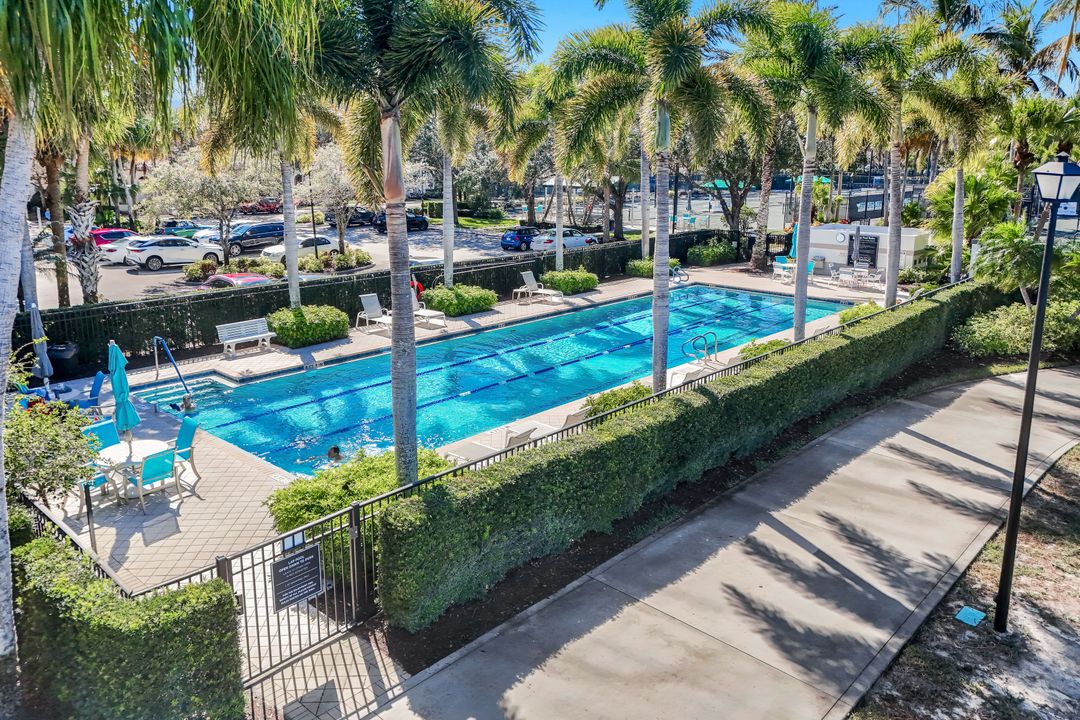 5343 Hawkesbury Way, Naples, FL 34119